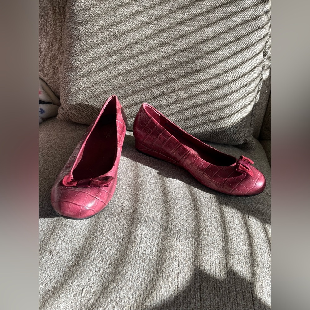 Vionic Womens Maroon Bow Lydia Ballet Croc Embossed Leather Slip On Shoe Size 8W